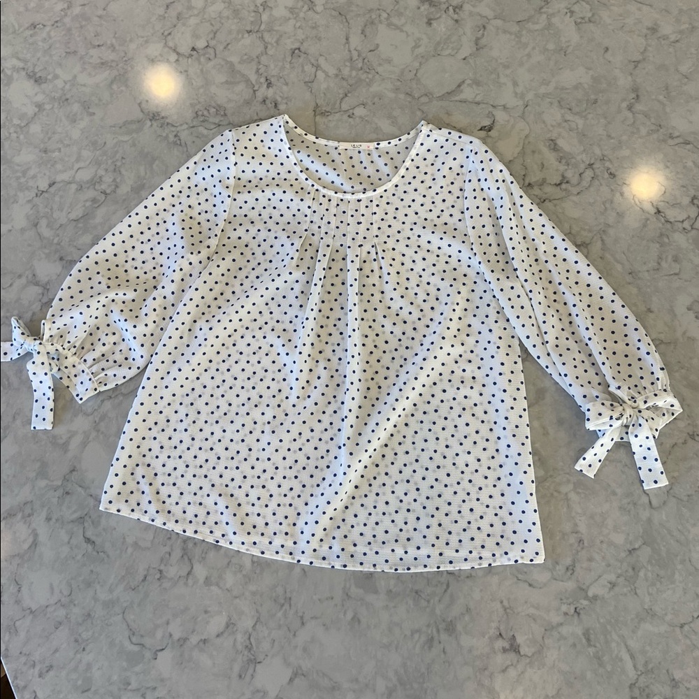 Lelis white top with blue dots size M